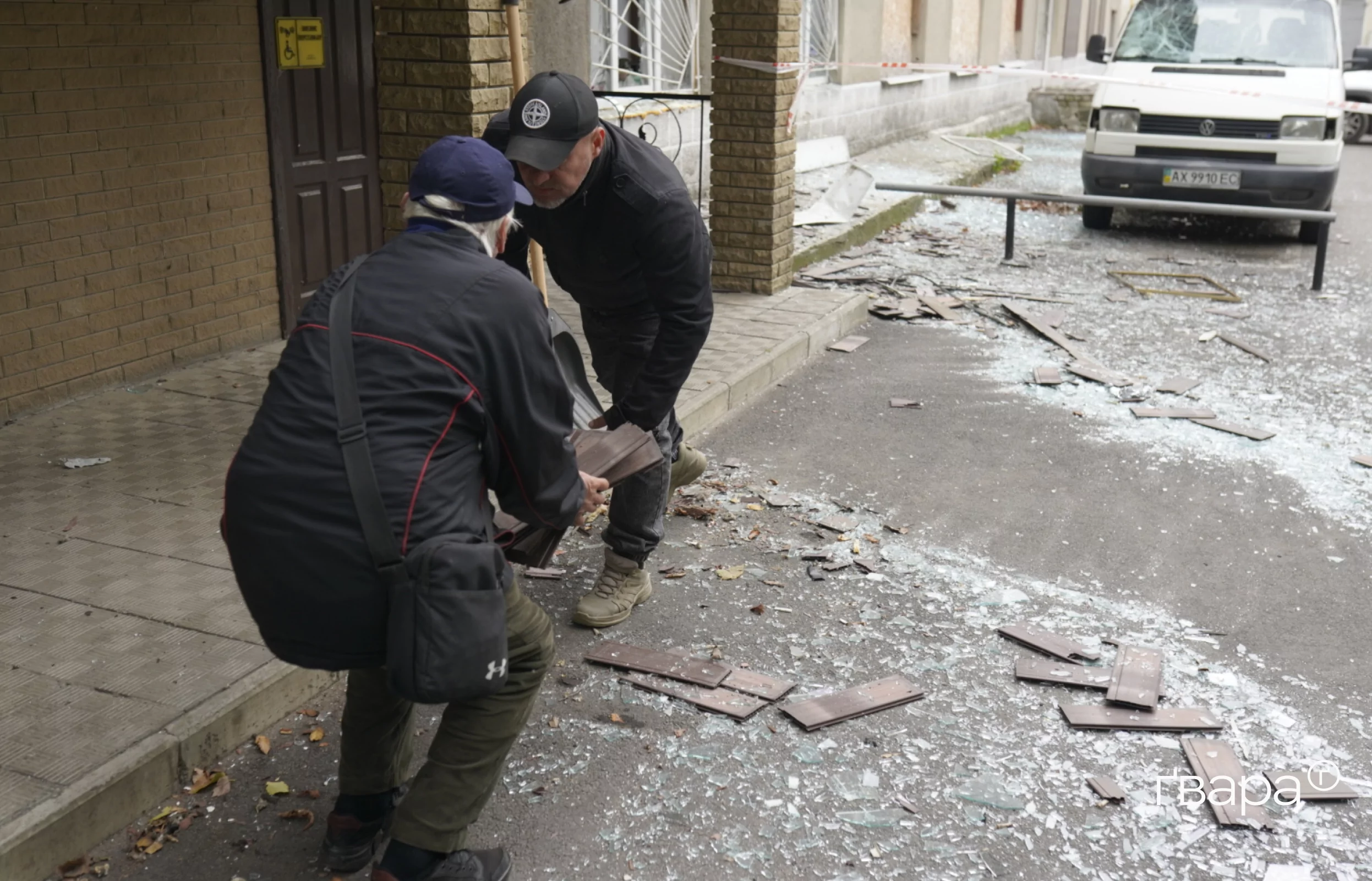 зображення до посту: У Харкові російський FPV-дрон влучив у гуртожиток, де мешкають переселенці