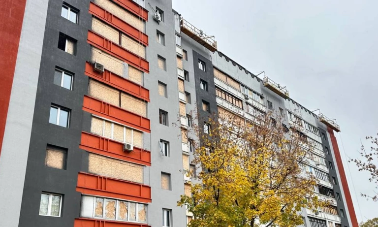 На Північній Салтівці триває відновлення багатоповерхівки
