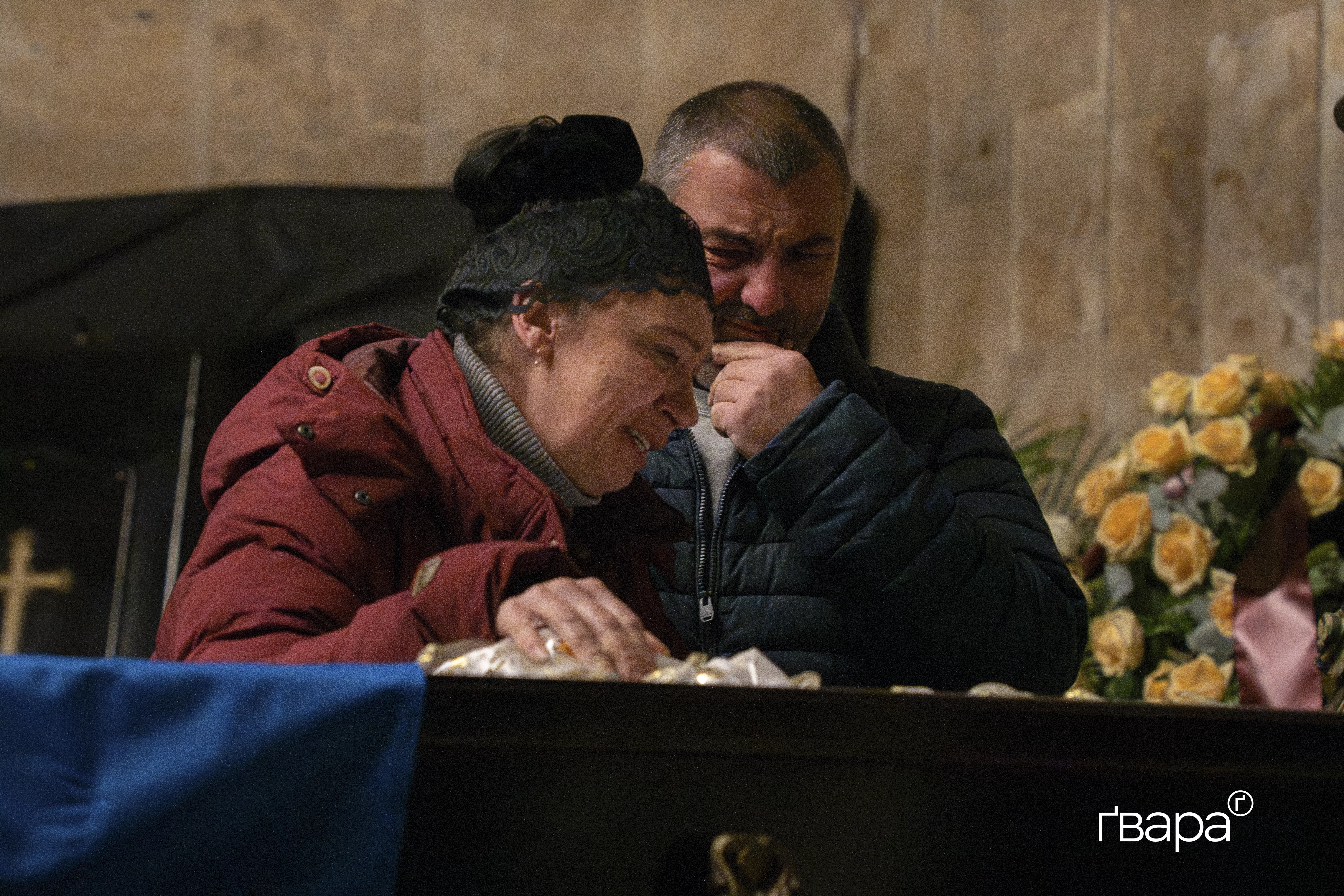 плач на прощанні із військовим