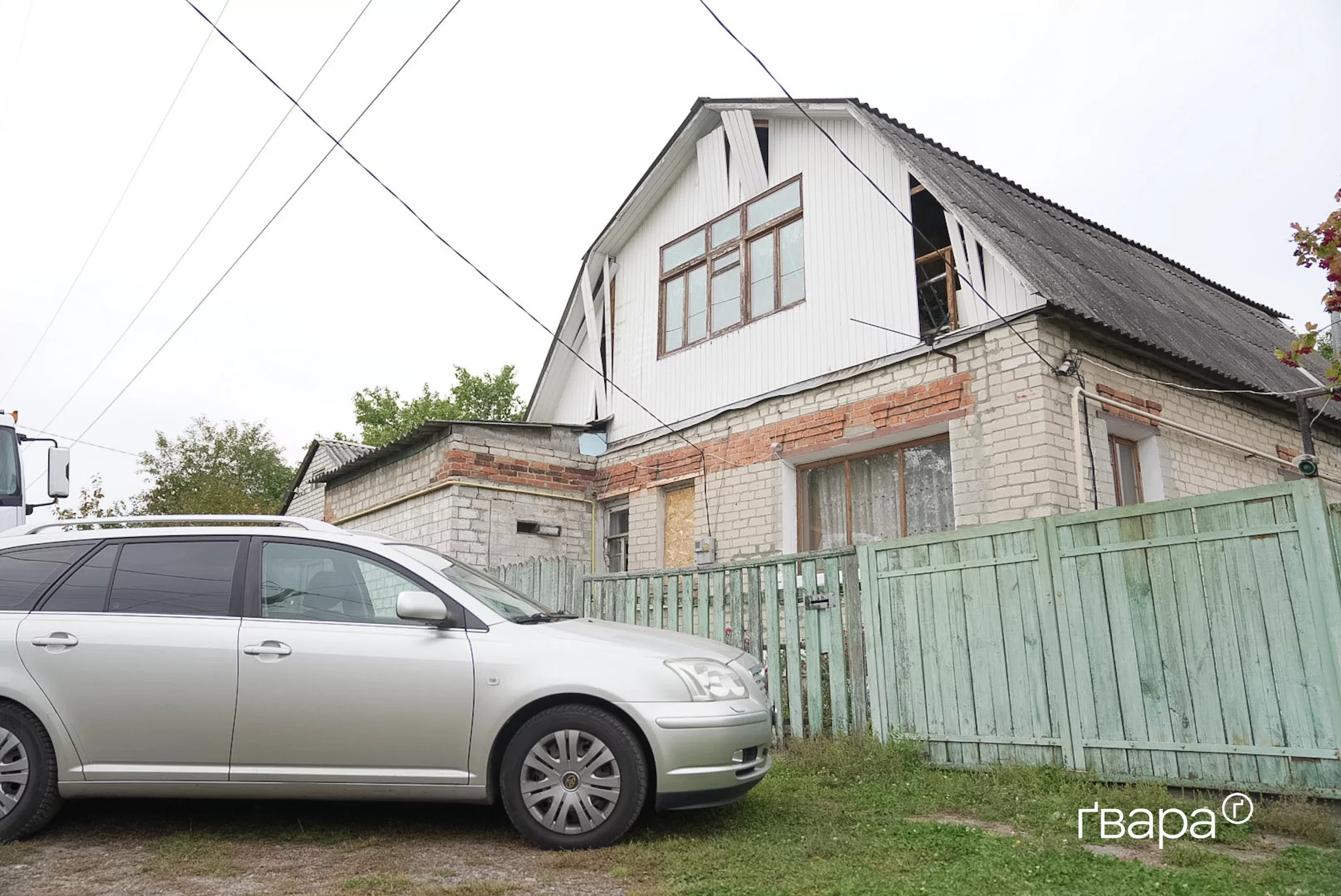 пошкоджений обстрілом будинок у Харкові