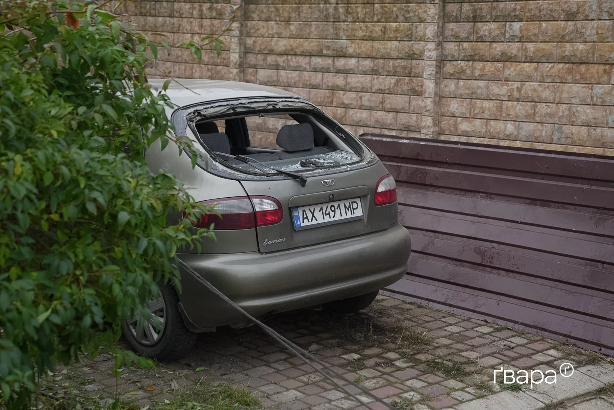 пошкоджене авто у Новобаварському районі