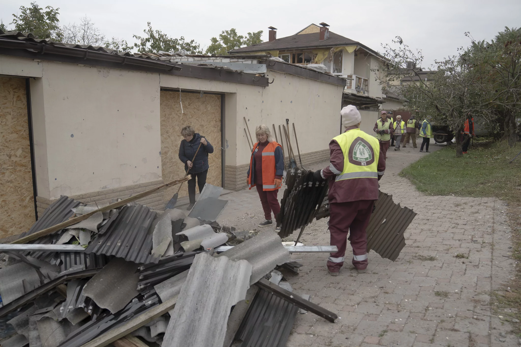 Municipal workers cleaning the consequences of Russian attack on Novobavarskyi district of Kharkiv on Oct. 5