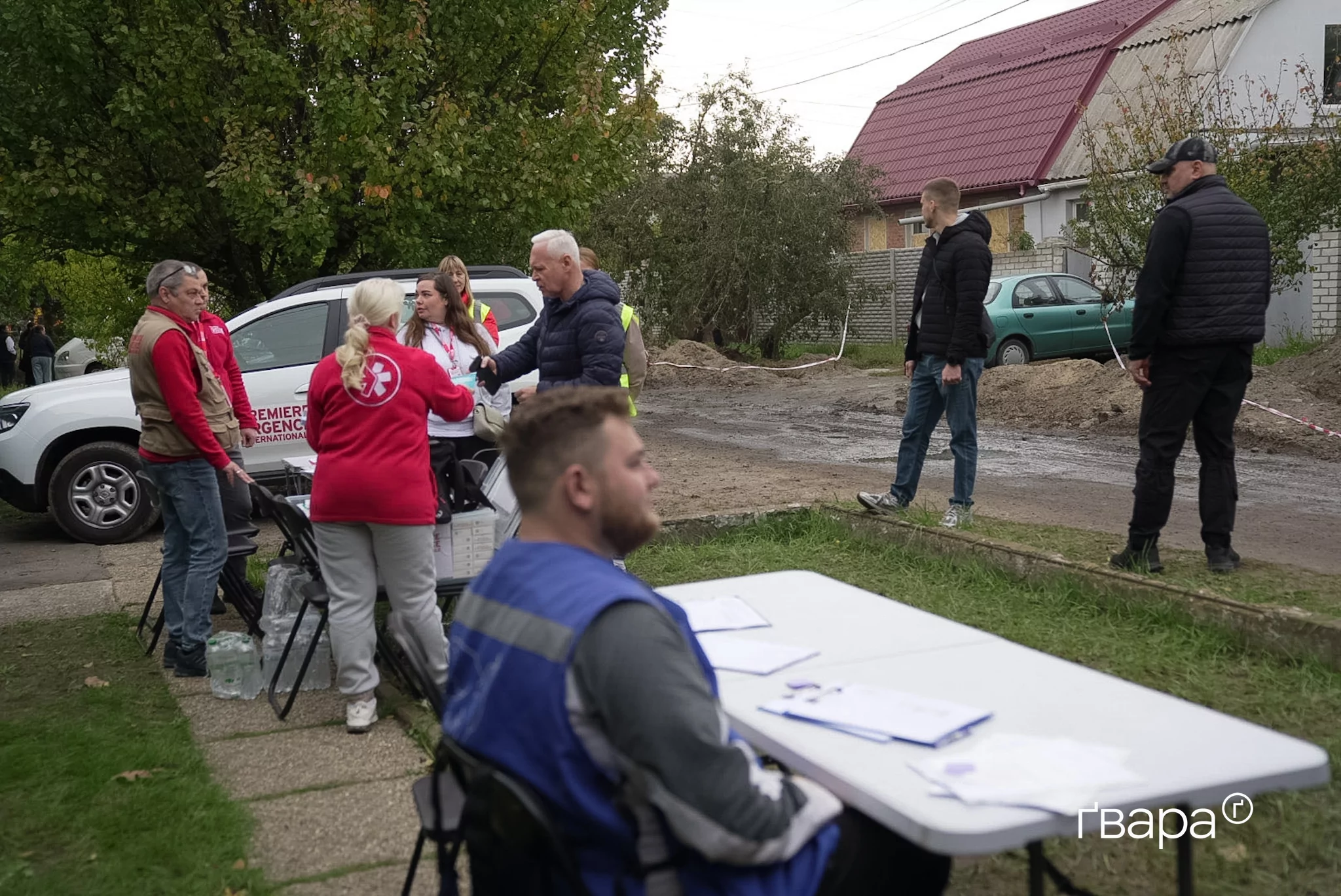 волонтери на місці прильоту у Харкові