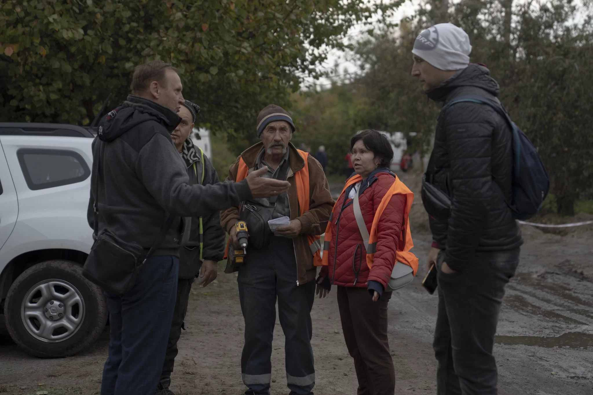 People in the Novobavarskyi district after the Russian attack on Kharkiv on Oct. 5