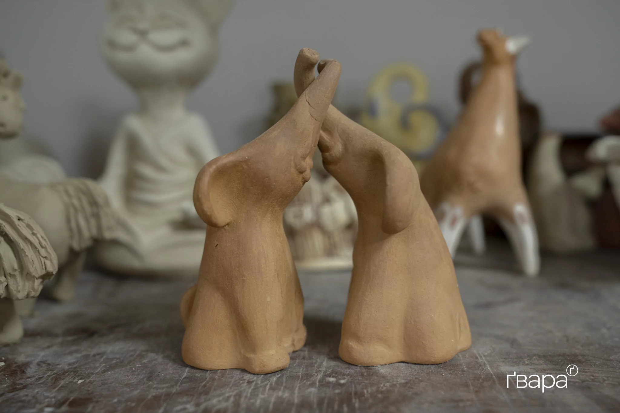 Фігурка слоненят, яких Рафік забрав з собою з Куп’янська / Фото: Ґвара Медіа, Катя Дев'ятко