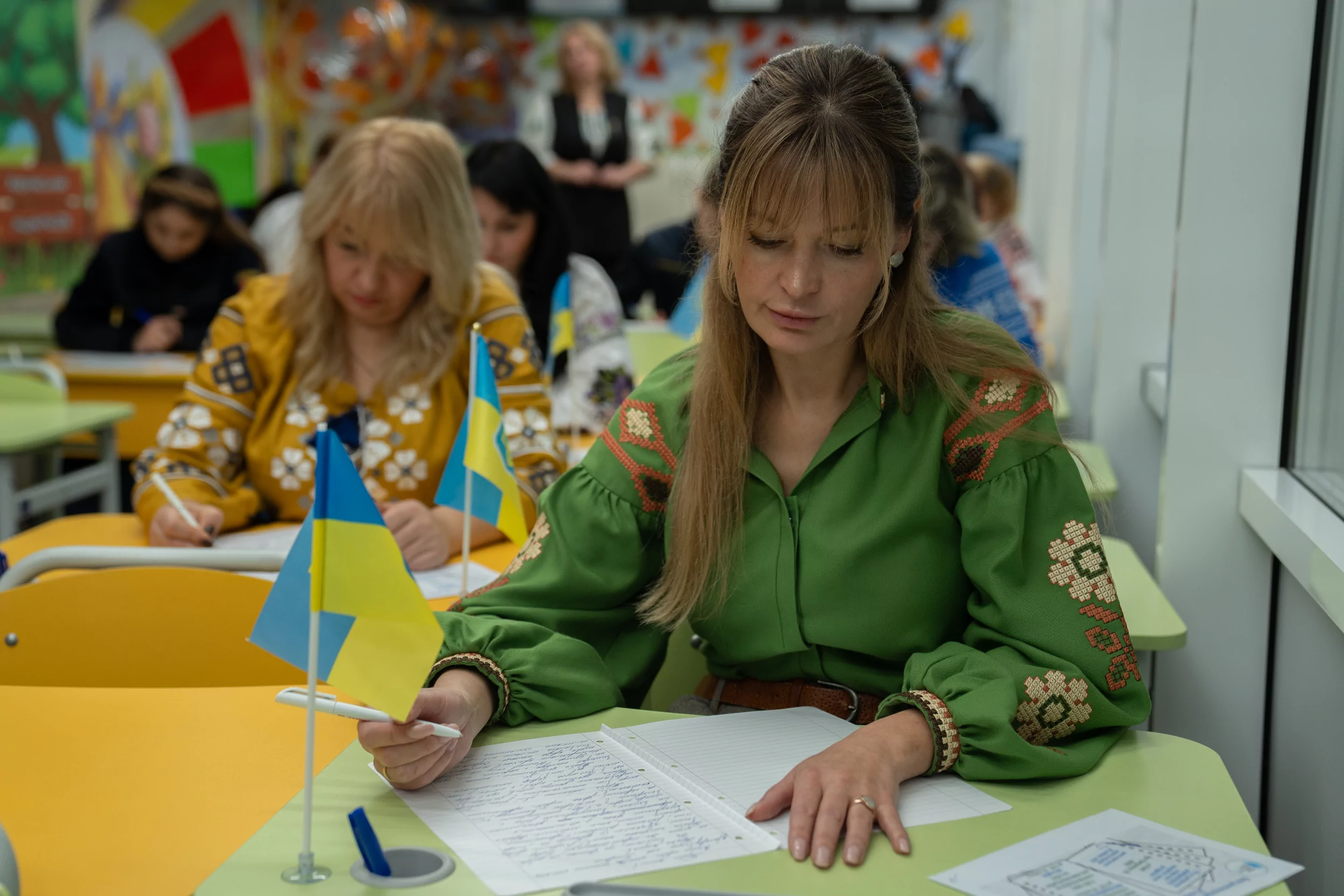 Adults write a dictation of national unity in Kharkiv