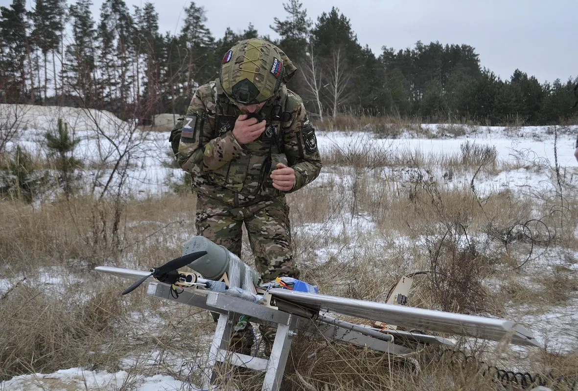 Russian soldier from Rubicon launching a Milniya drone, ilustrative photo