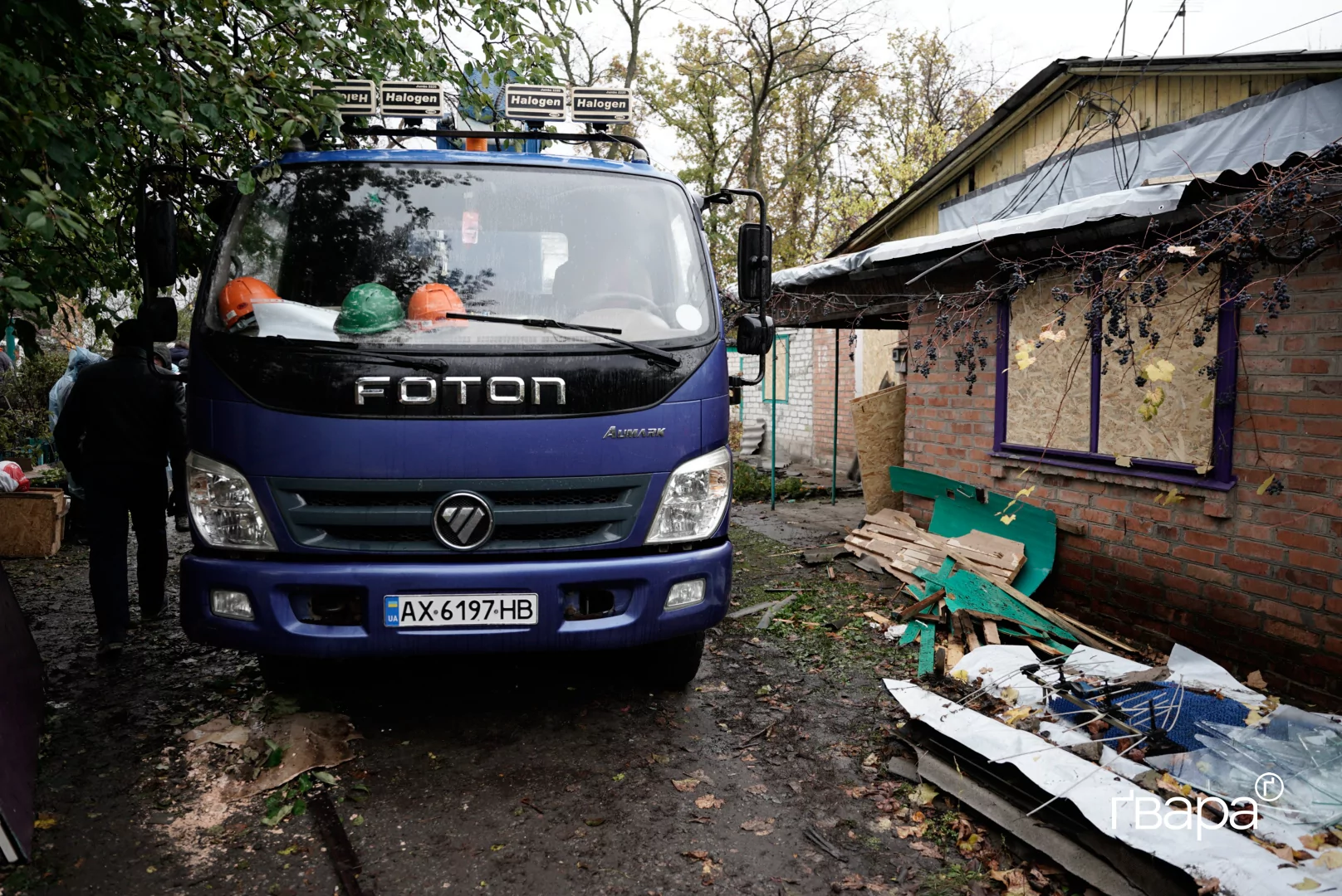 волонетри на місці удару у Харкові