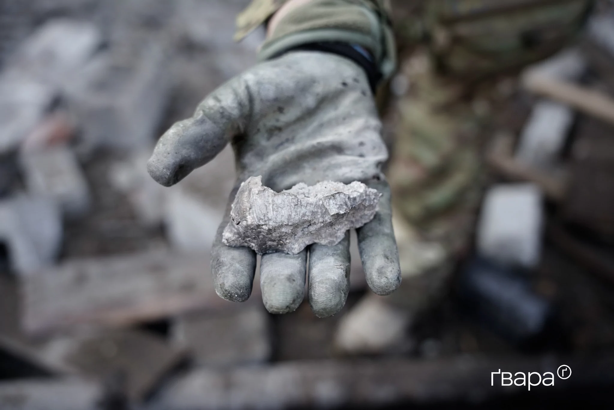 уламки на місці обстрілу