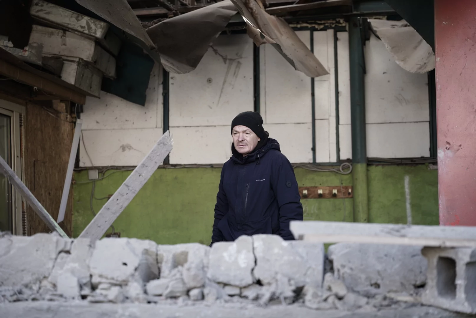 A men wearing dark blue jacket and a hat, a witness to Russian bombing of Kharkiv on Oct. 24, 2025