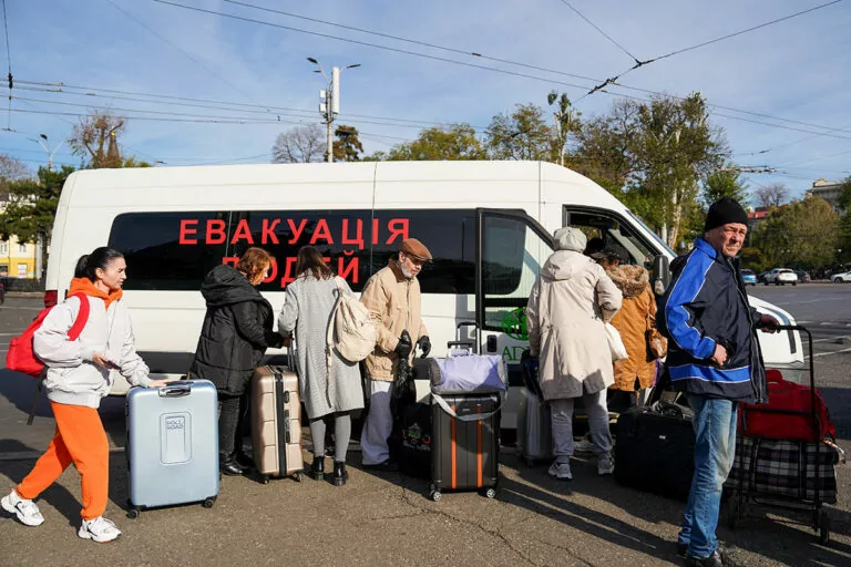 З Куп’янського району вивезли 80-річного чоловіка: після евакуації його дім знищила російська авіабомба