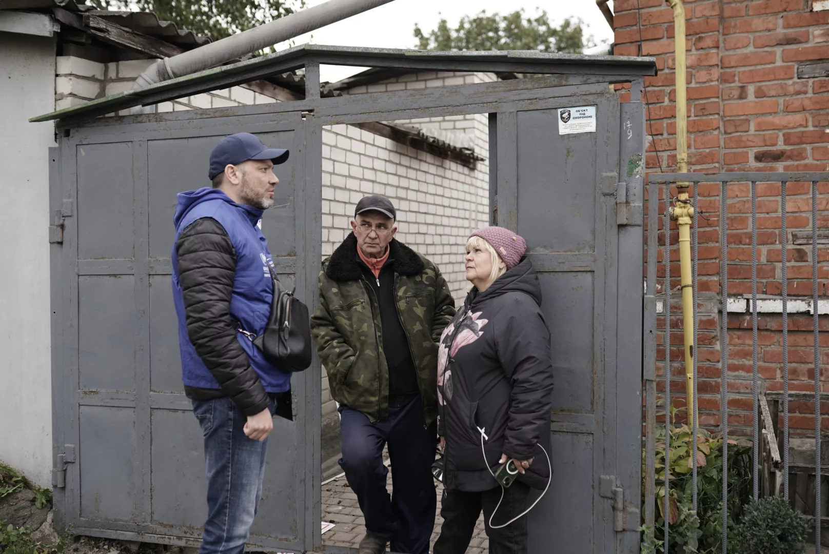 Veronika and other locals in the Saltivskyi district after Russian attack on Kharkiv on Oct. 1