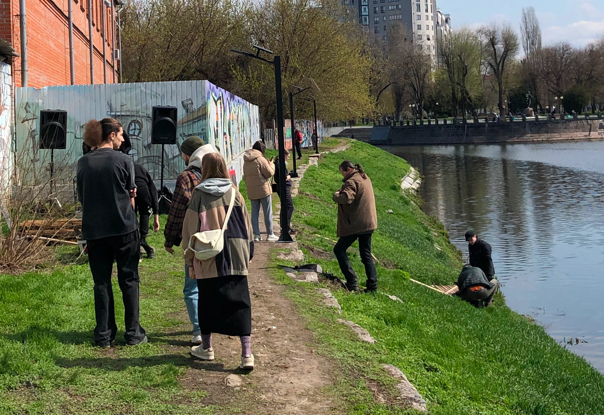 People joining up Zaparkannya's toloka in Kharkiv near Lopan river