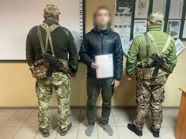 Мешканець Харківщини намагався виїхати за кордон із підробленим свідоцтвом багатодітного батька