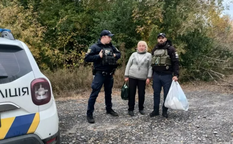 З Козачої Лопані евакуювали літню жінку на прохання сина