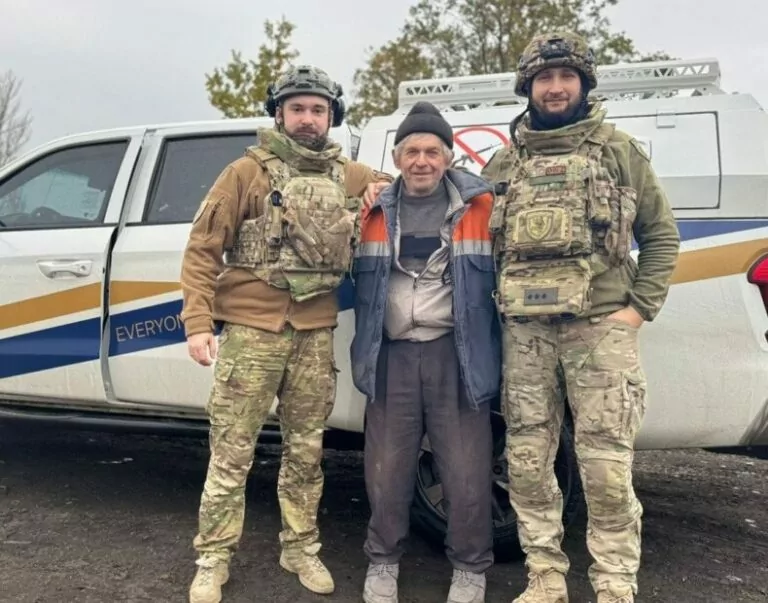 “Russia constantly uses guided bombs and drones, attacking residential areas.” Ukraine evacuates 80-year-old man from Kupiansk district