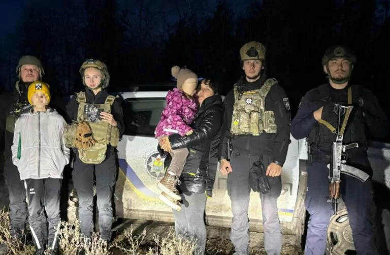 «Повернулися попри заборону»: з Вовчанщини евакуювали родину з дітьми