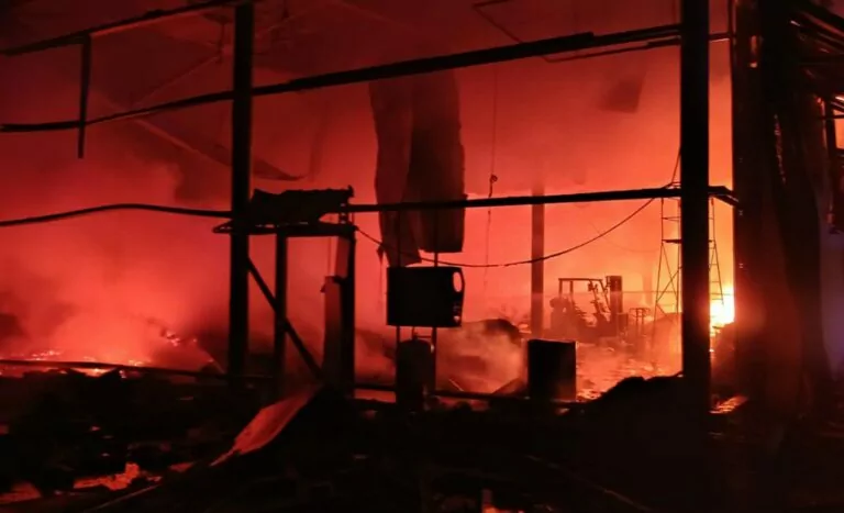 Внаслідок обстрілу у Чугуєві пошкоджено цивільне підприємство