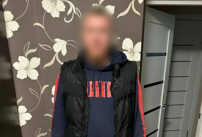 У Харкові чоловік, ймовірно, травмував поліцейського під час перевірки документів