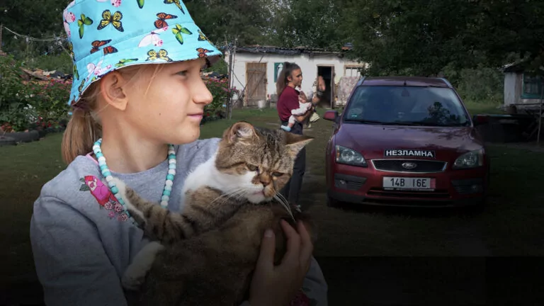«Всі тримаються за свої хати, і нам важко кидати»: волонтери евакуювали багатодітну сім’ю з Великобурлуцької громади — ВІДЕО