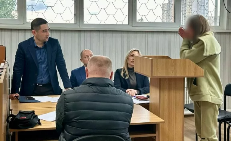 У Харкові жінка, ймовірно, побила трирічного пасинка до смерті