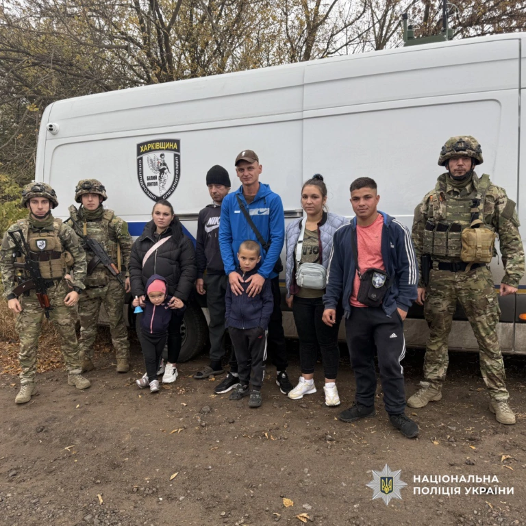 З Куп’янського району правоохоронці евакуювали родину з дітьми