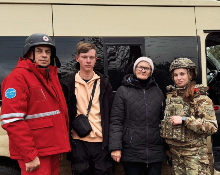 З Куп’янського району евакуювали 70-річну жінку та її онука, якого у 2022 році викрали росіяни
