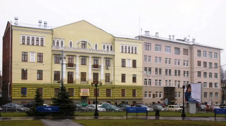 Харківський інститут закупив ендопротези у сантехніка з Чернівців