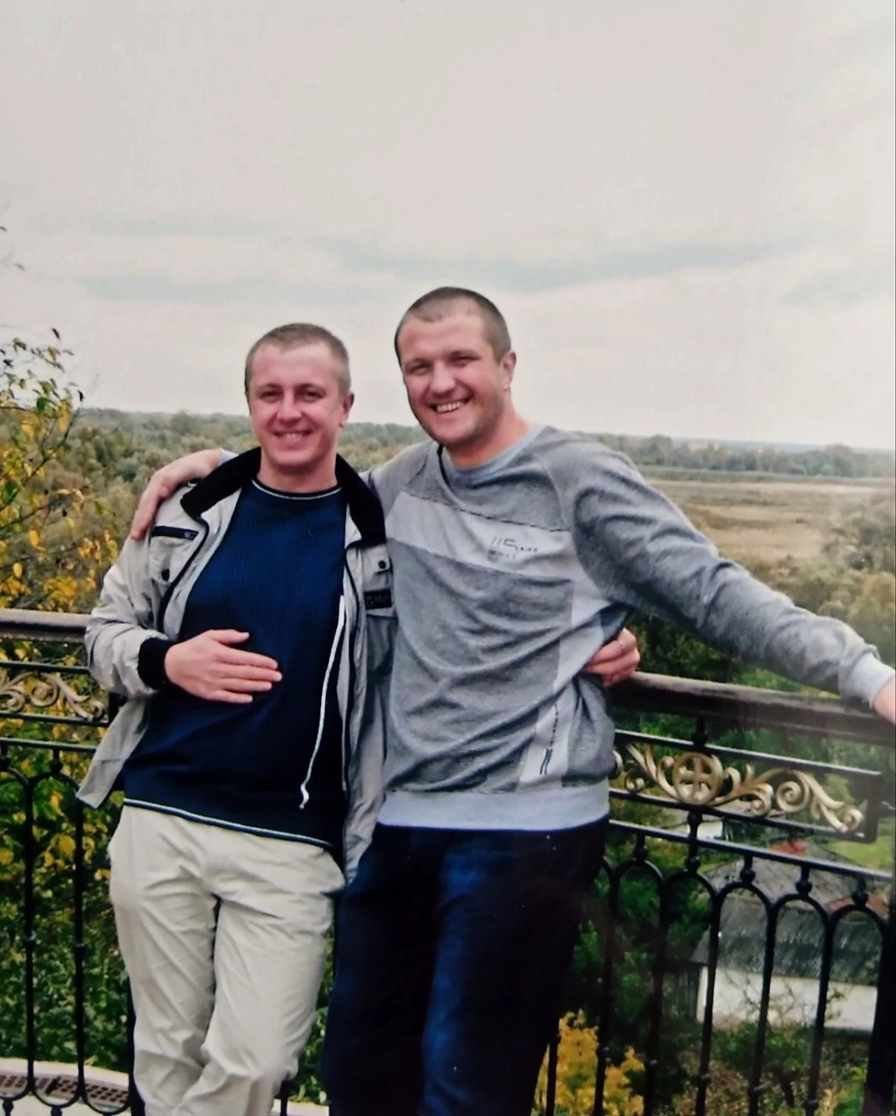 зображення до посту: «Людина живе, поки її пам’ятають». Історія родини Серга-Морозових, загиблої під час атаки російських дронів по Харкову