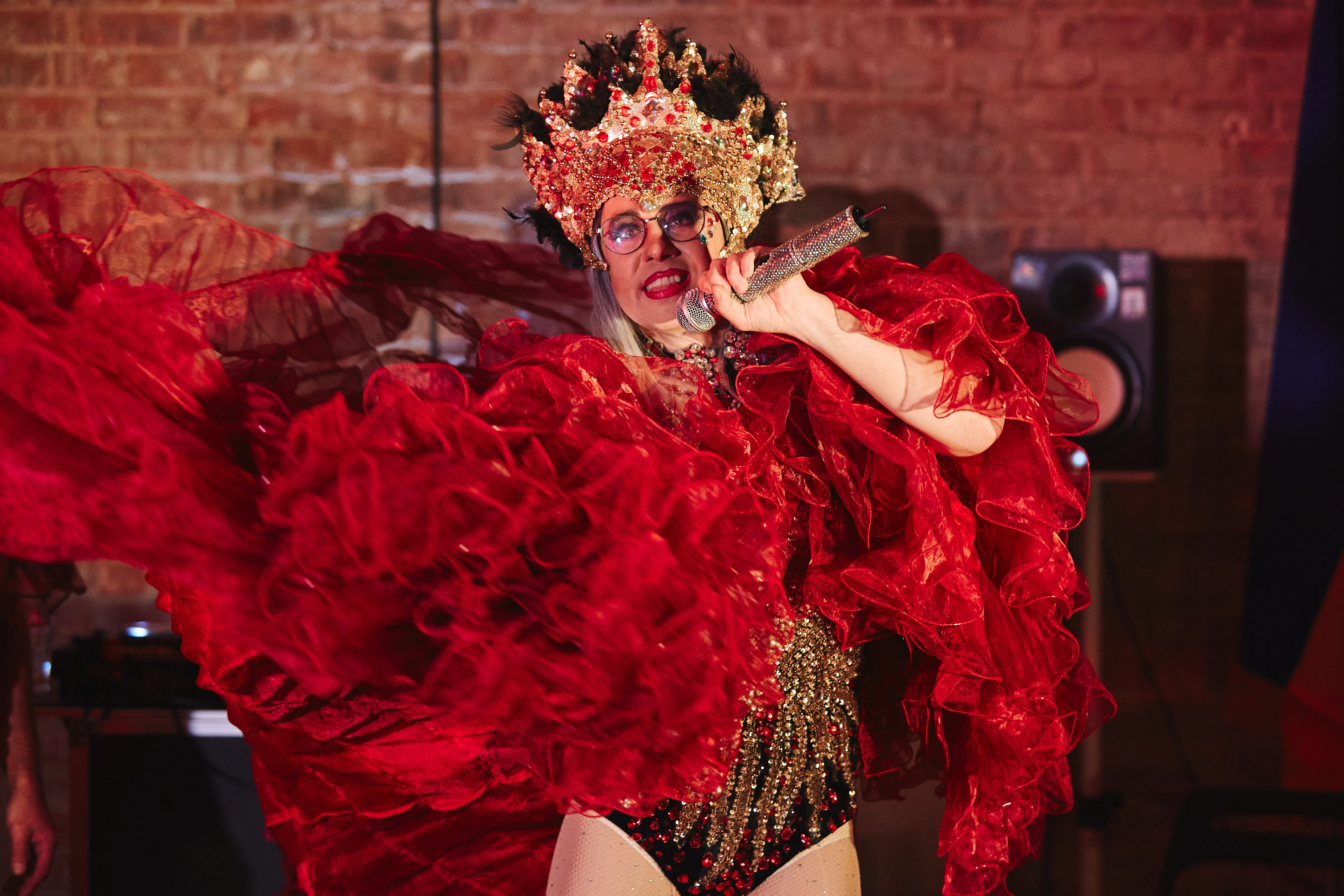 зображення до посту: «Бл*дський цирк — це комплімент». Репортаж із гримерки дреґ-квін фестивалю