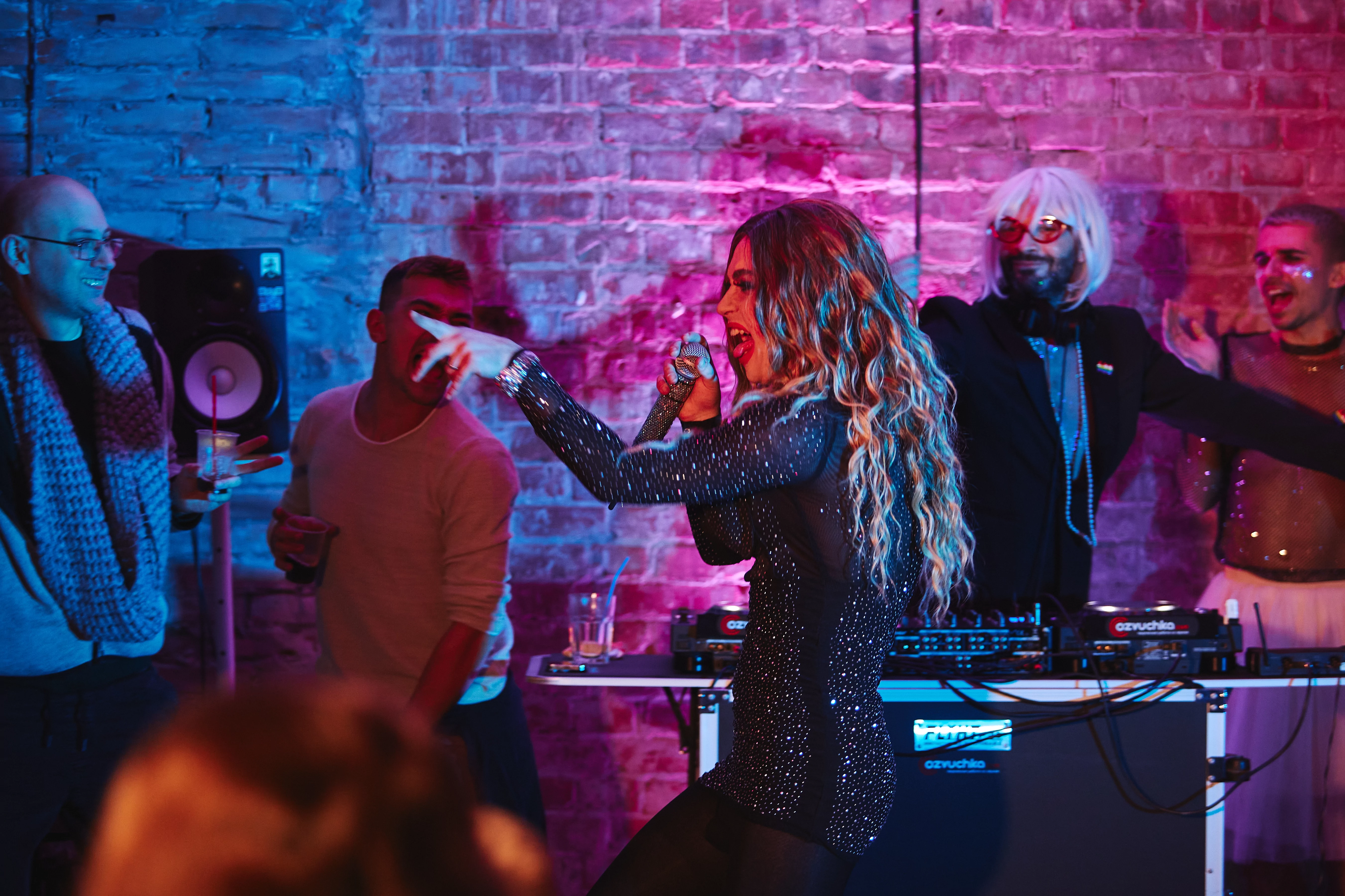 зображення до посту: «Бл*дський цирк — це комплімент». Репортаж із гримерки дреґ-квін фестивалю