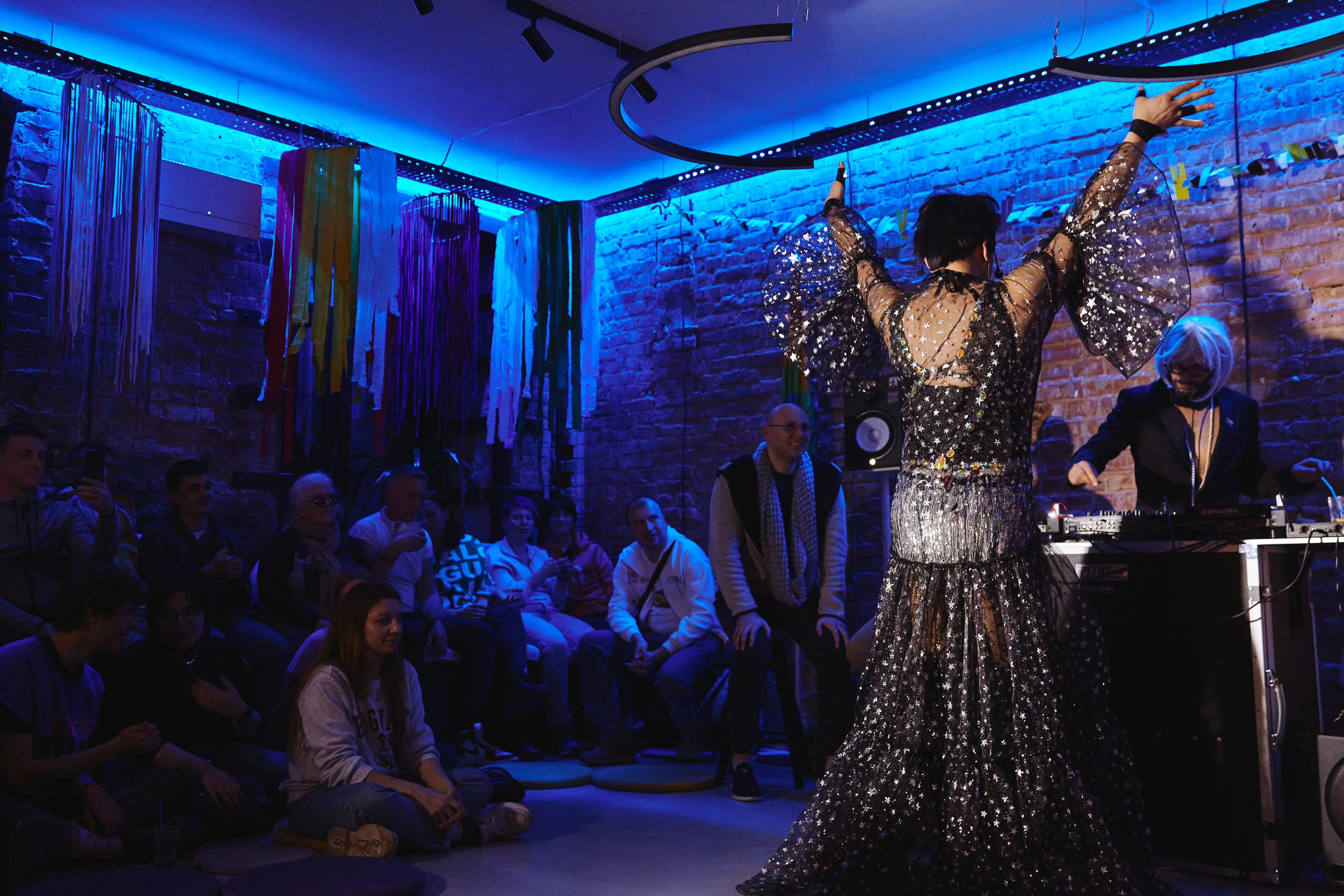 зображення до посту: «Бл*дський цирк — це комплімент». Репортаж із гримерки дреґ-квін фестивалю