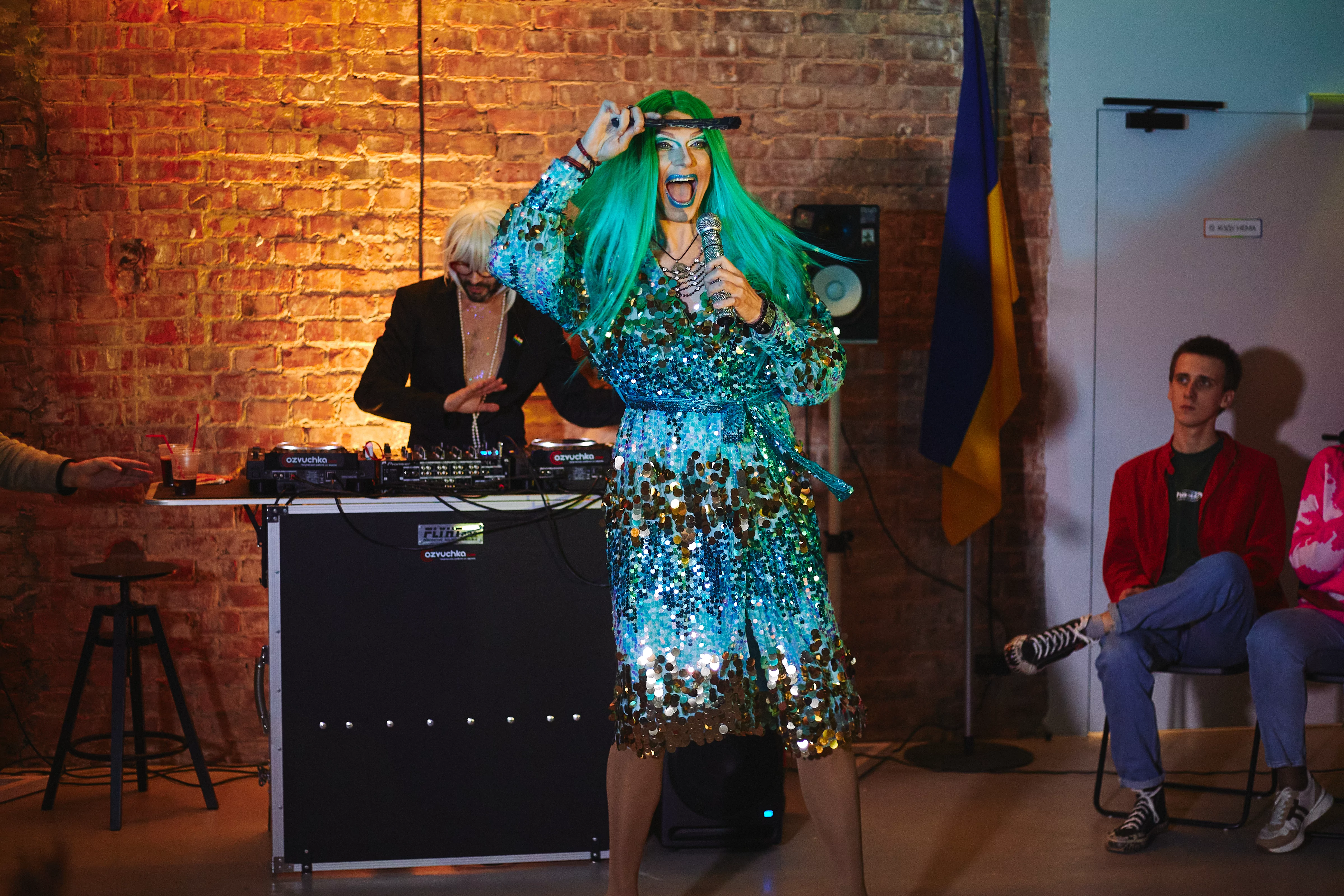 зображення до посту: «Бл*дський цирк — це комплімент». Репортаж із гримерки дреґ-квін фестивалю