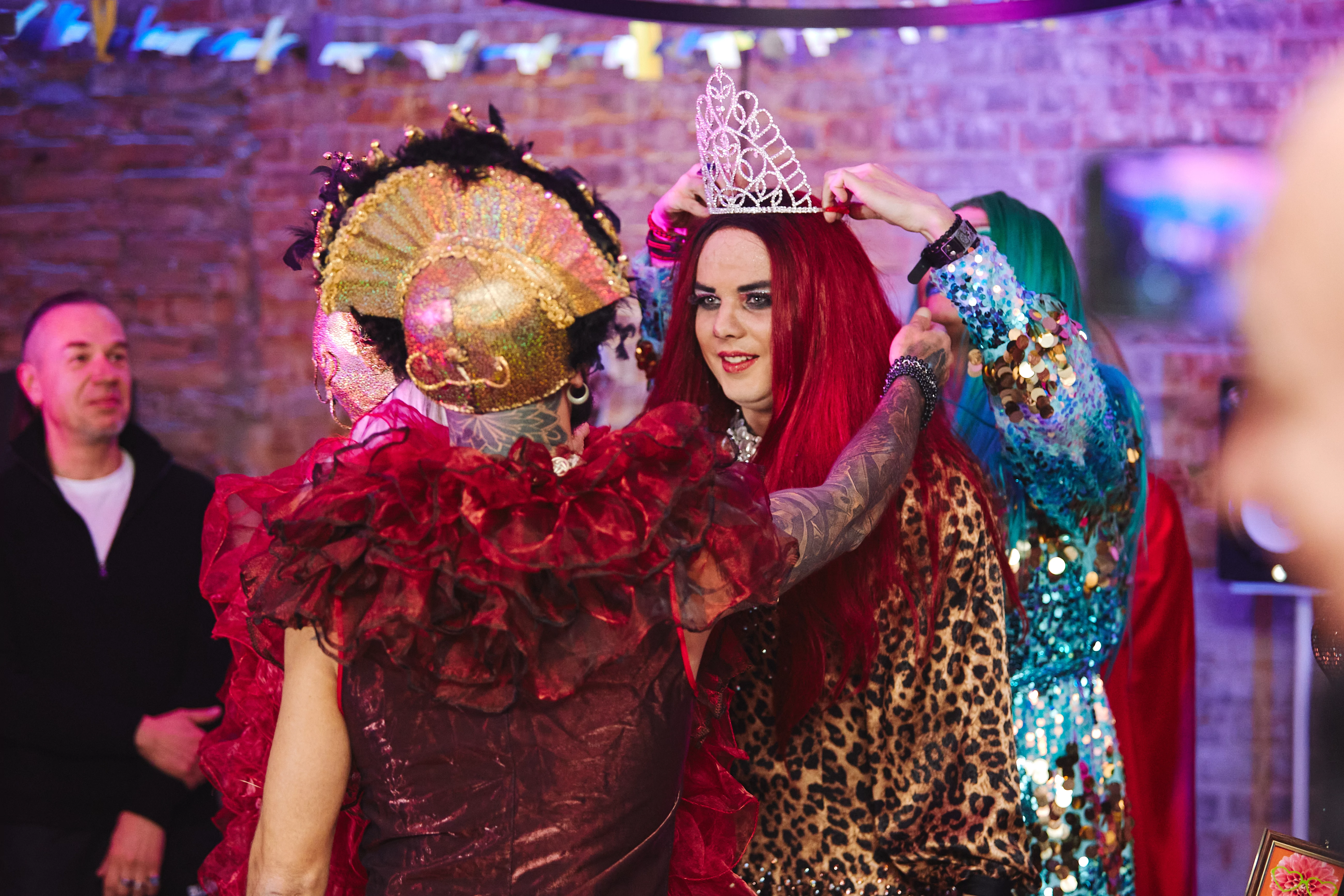 зображення до посту: «Бл*дський цирк — це комплімент». Репортаж із гримерки дреґ-квін фестивалю