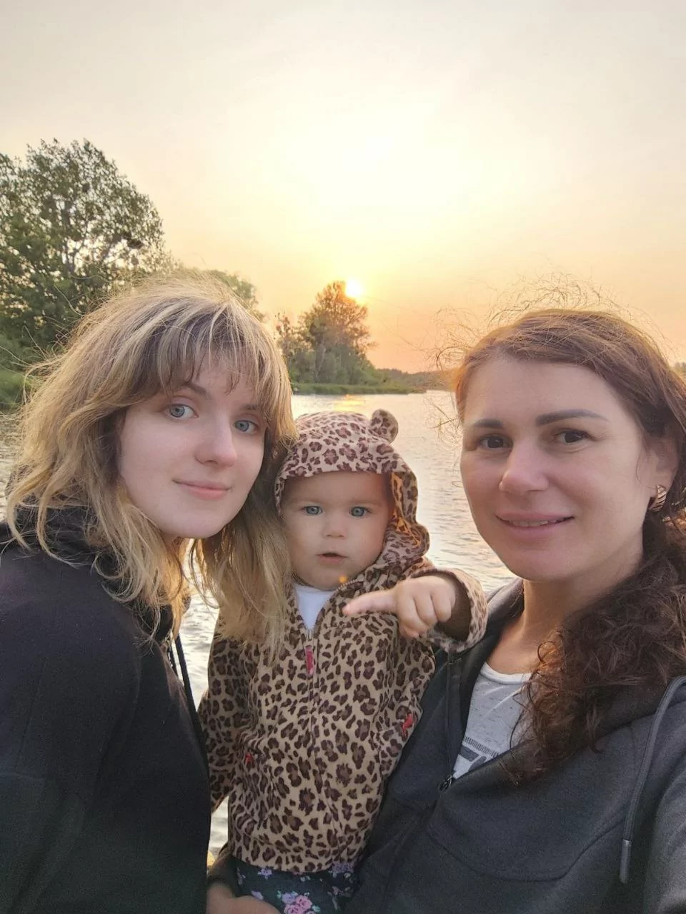 зображення до посту: «Людина живе, поки її пам’ятають». Історія родини Серга-Морозових, загиблої під час атаки російських дронів по Харкову