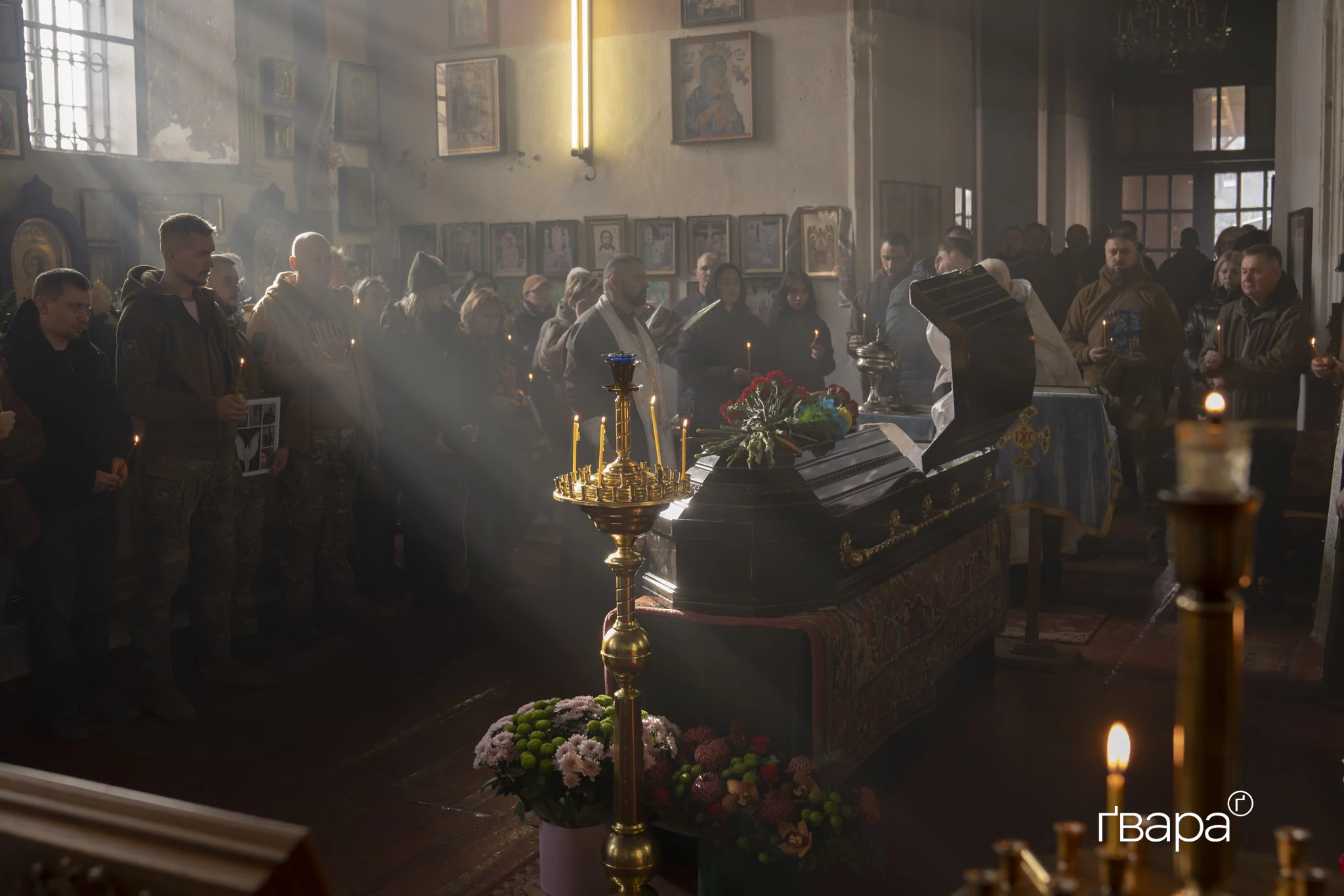 зображення до посту: У Харкові попрощалися з бойовою медикинею підрозділу «Гострі Картузи» Мариною Воронцовою — фото