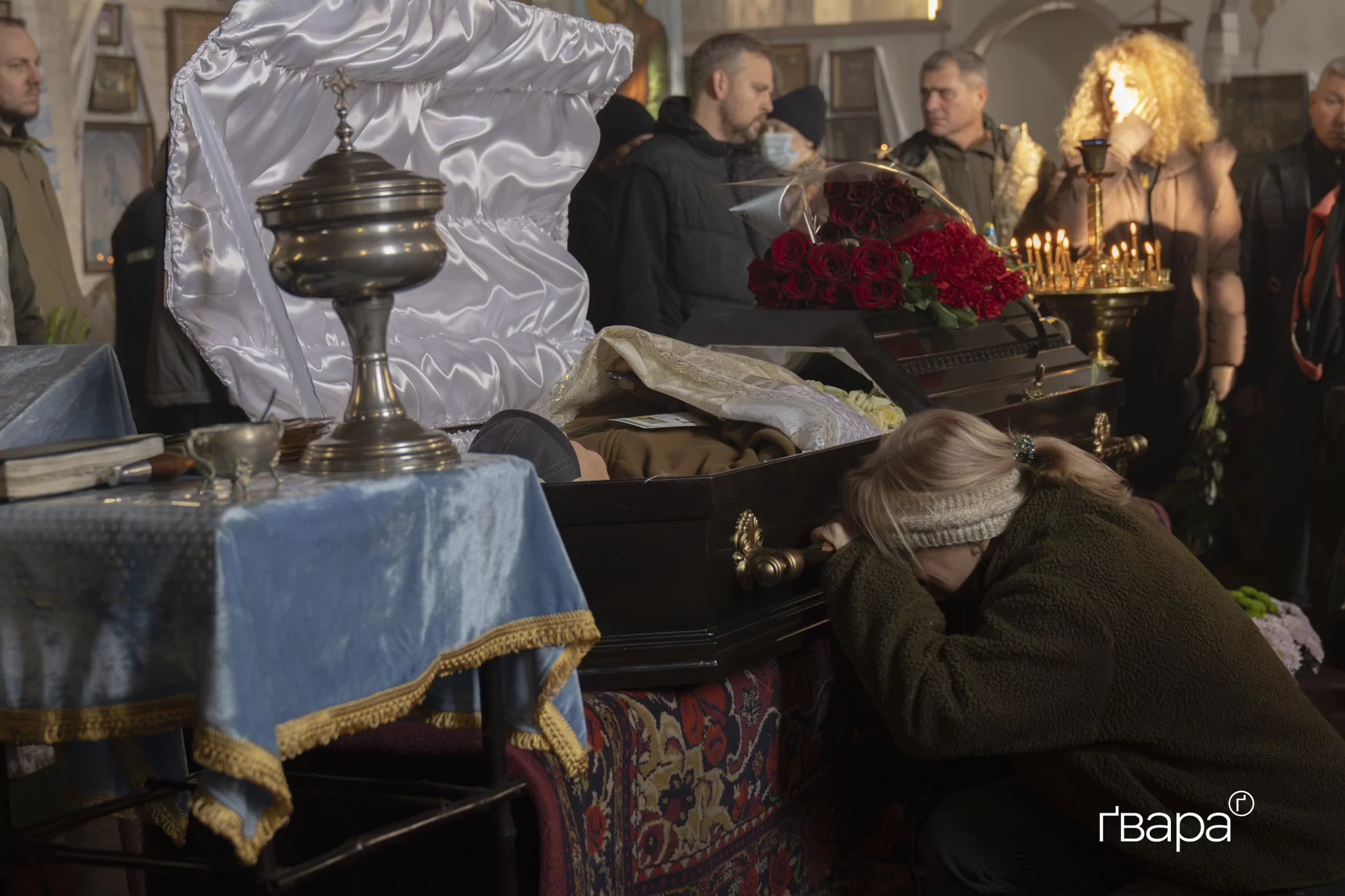 зображення до посту: У Харкові попрощалися з бойовою медикинею підрозділу «Гострі Картузи» Мариною Воронцовою — фото