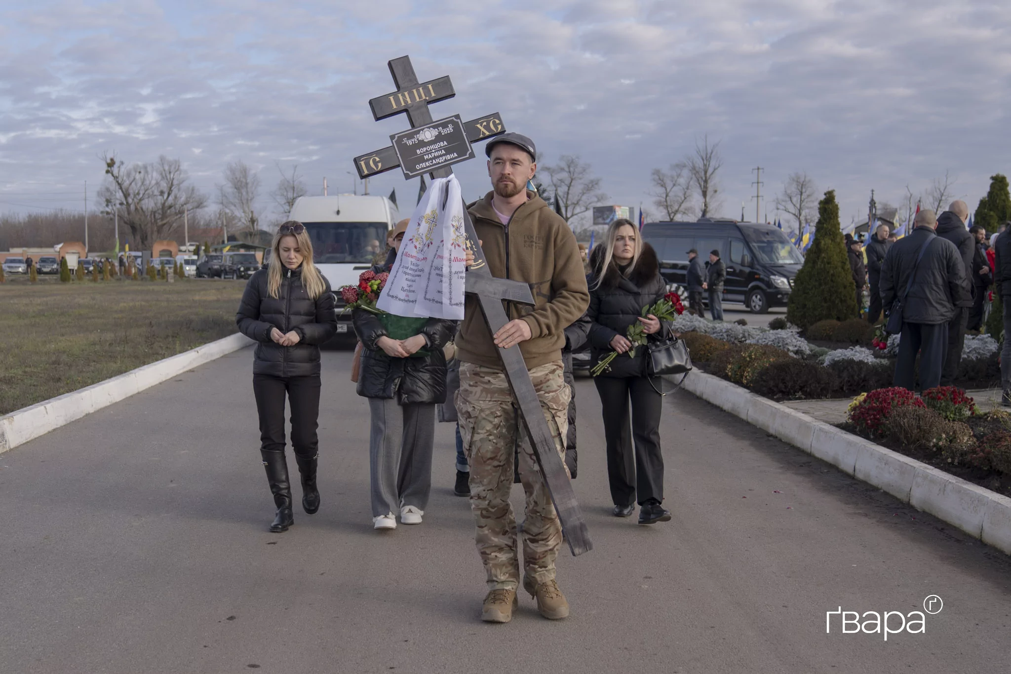 зображення до посту: У Харкові попрощалися з бойовою медикинею підрозділу «Гострі Картузи» Мариною Воронцовою — фото