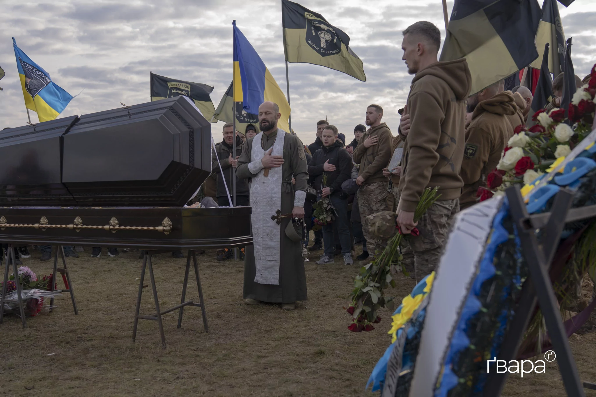 зображення до посту: У Харкові попрощалися з бойовою медикинею підрозділу «Гострі Картузи» Мариною Воронцовою — фото