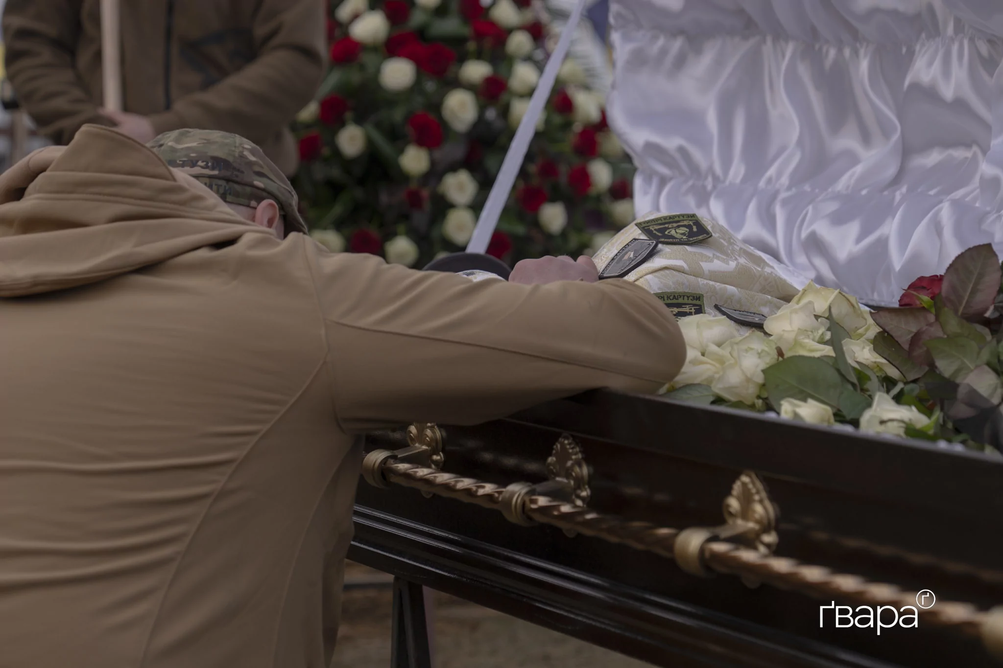 зображення до посту: У Харкові попрощалися з бойовою медикинею підрозділу «Гострі Картузи» Мариною Воронцовою — фото