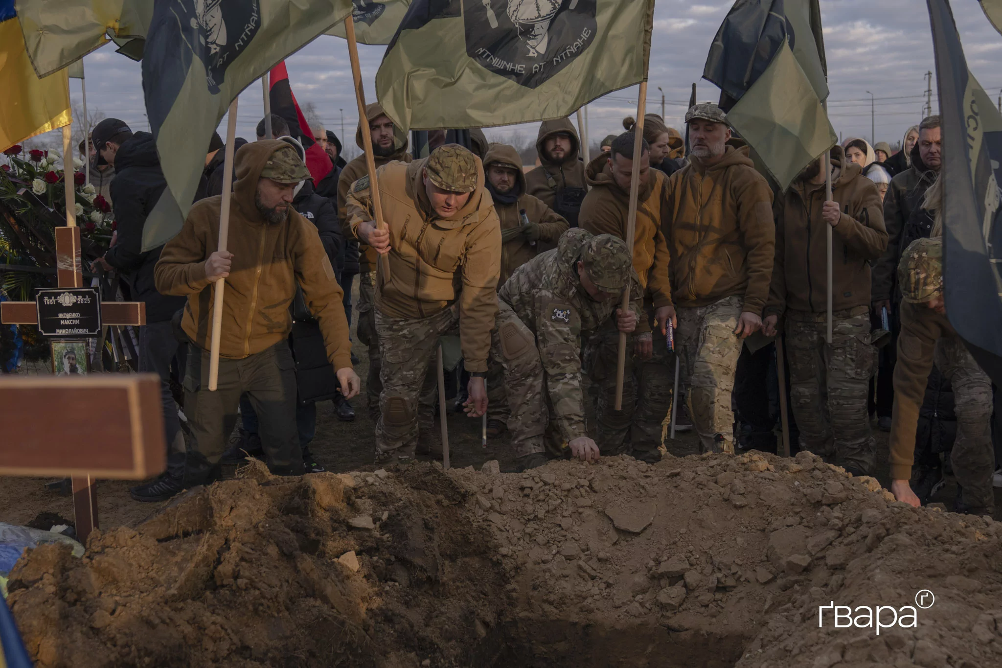 зображення до посту: У Харкові попрощалися з бойовою медикинею підрозділу «Гострі Картузи» Мариною Воронцовою — фото