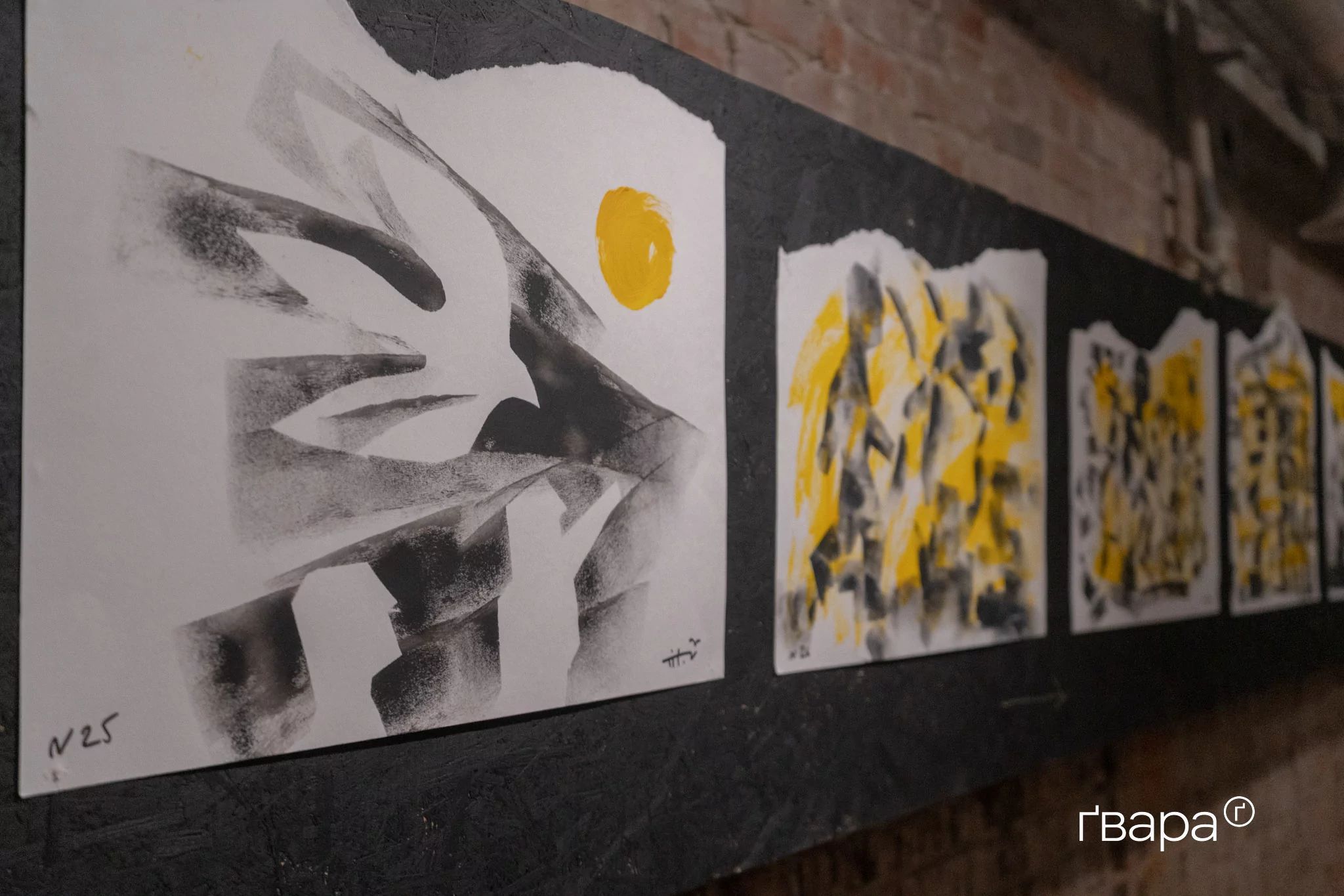 зображення до посту: «Це мої роздуми про Харків»: У місті відкрилась графічна виставка Нікіти Тітова — фото