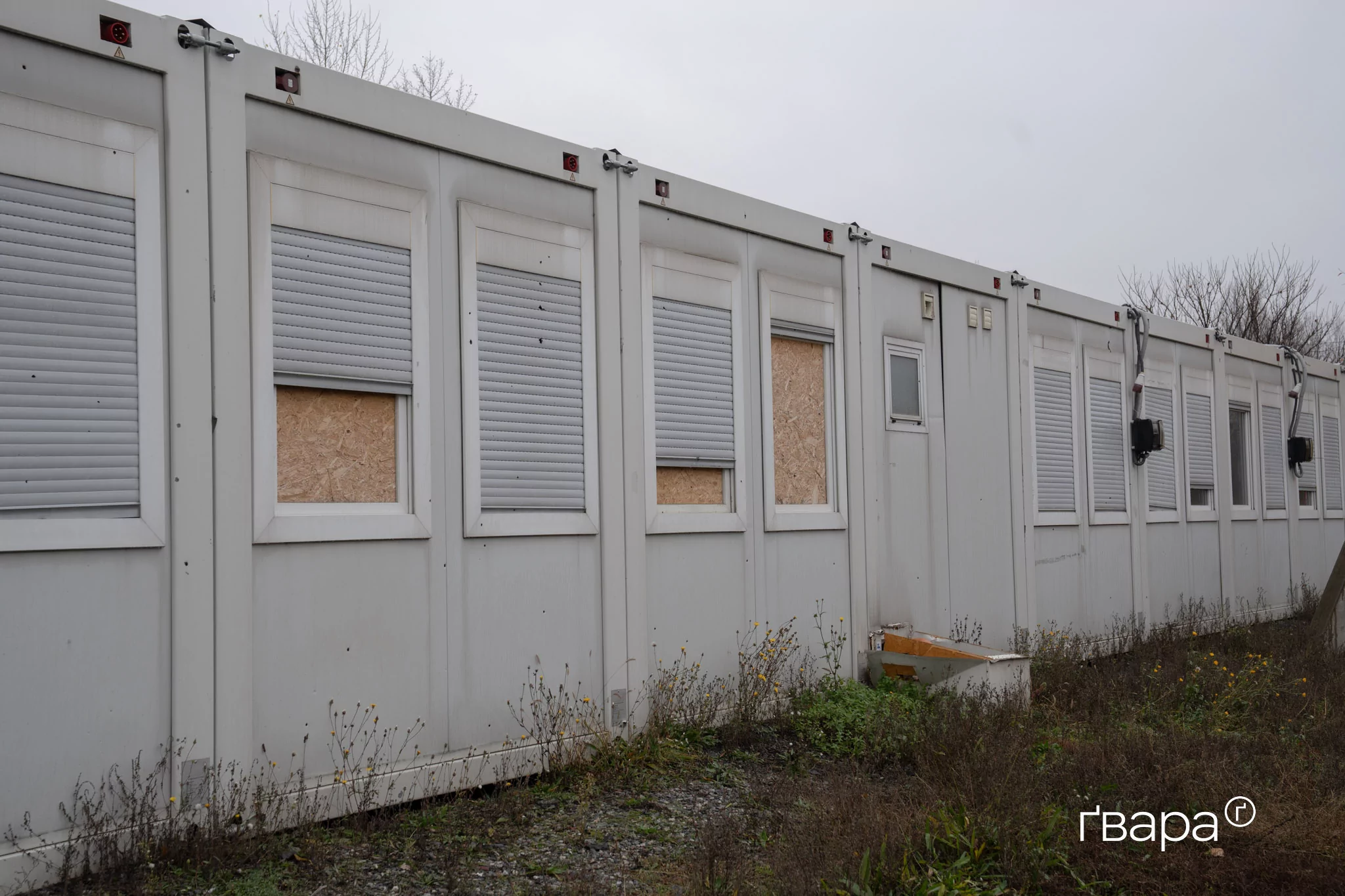 зображення до посту: Демонтаж модульного містечка для ВПО у Харкові: раптовий для мешканців, довгоочікуваний для посадовців. Розбираємося в ситуації