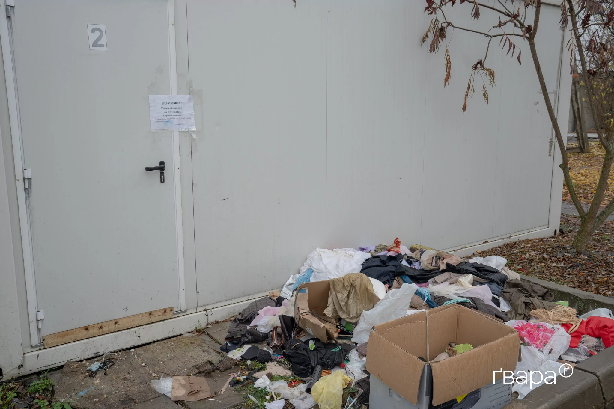 зображення до посту: Демонтаж модульного містечка для ВПО у Харкові: раптовий для мешканців, довгоочікуваний для посадовців. Розбираємося в ситуації