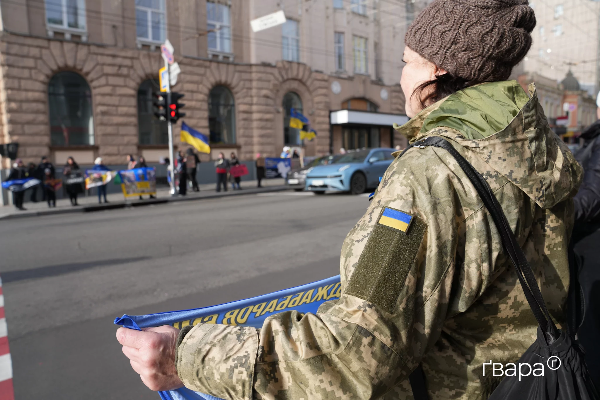 зображення до посту: Харків’ян вчергове вийшли на акцію на підтримку військовополонених — фото