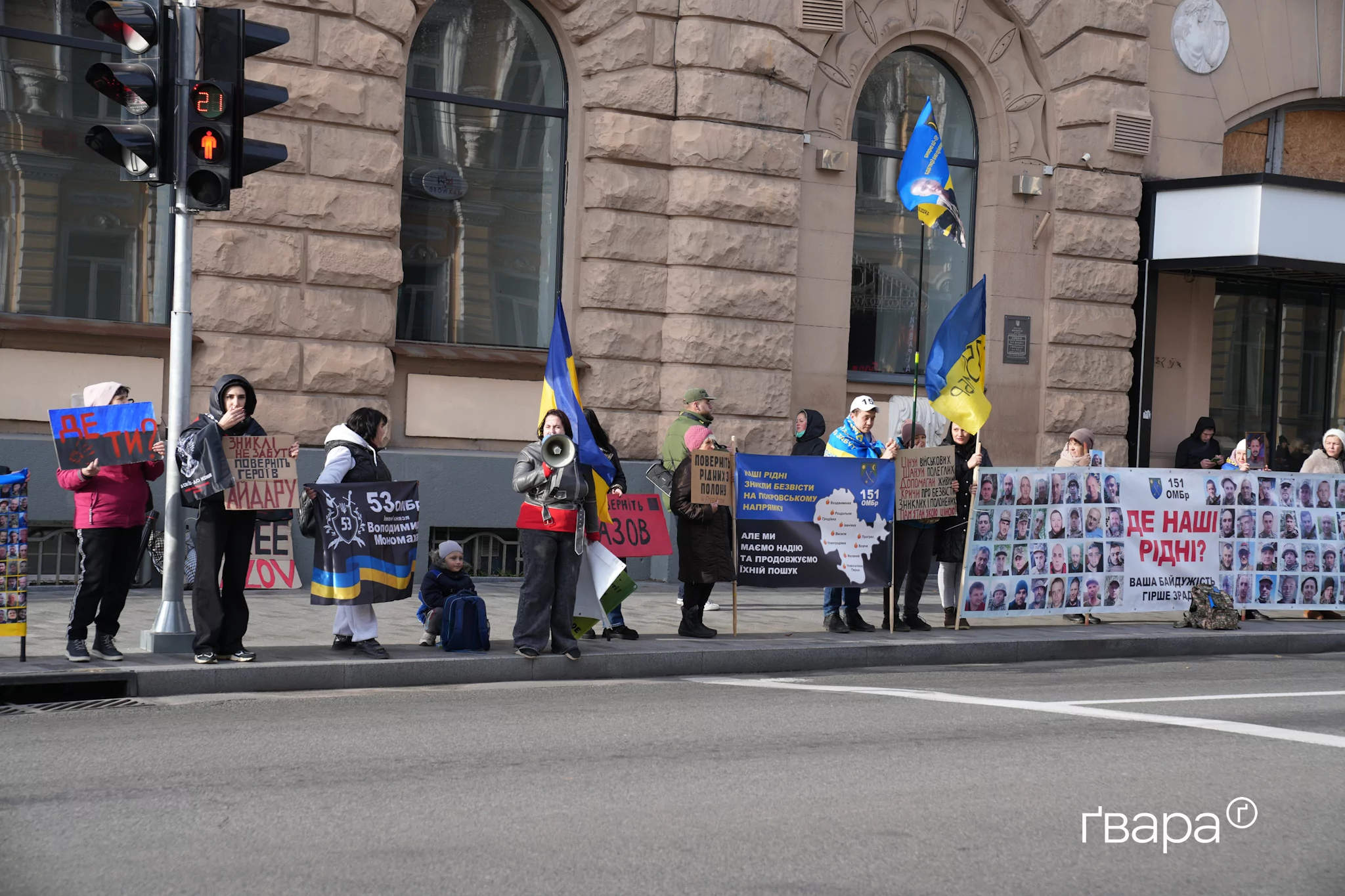 зображення до посту: Харків’ян вчергове вийшли на акцію на підтримку військовополонених — фото