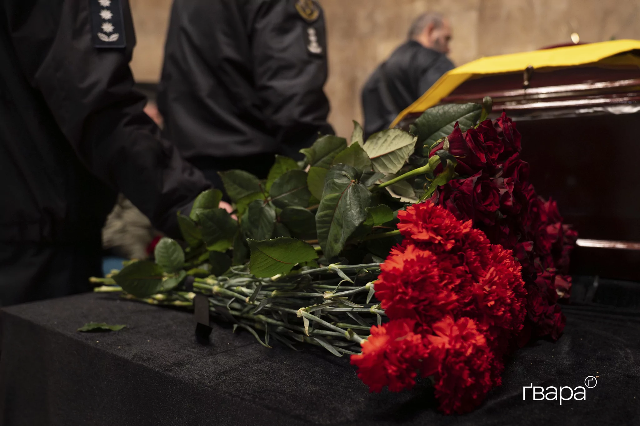 зображення до посту: У Харкові попрощалися з поліціянтом, який загинув від удару російського дрона — ФОТО