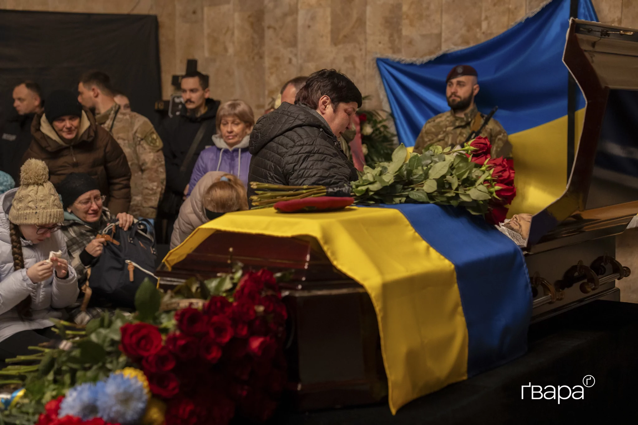 зображення до посту: У Харкові попрощалися з поліціянтом, який загинув від удару російського дрона — ФОТО