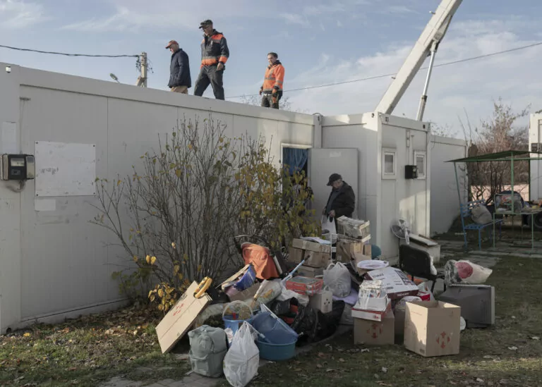Демонтаж модульного містечка для ВПО у Харкові: раптовий для мешканців, довгоочікуваний для посадовців. Розбираємося в ситуації