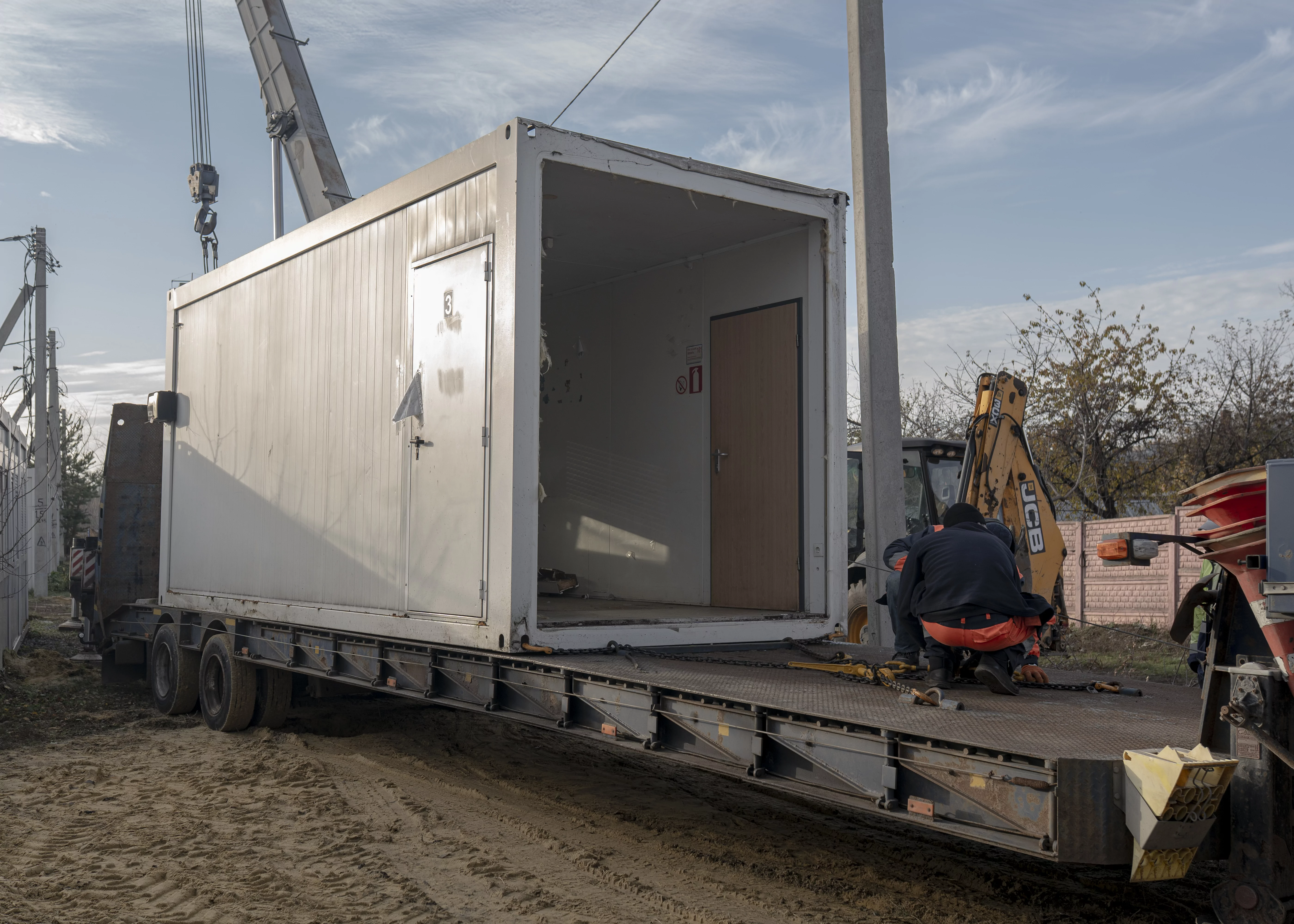 зображення до посту: Демонтаж модульного містечка для ВПО у Харкові: раптовий для мешканців, довгоочікуваний для посадовців. Розбираємося в ситуації